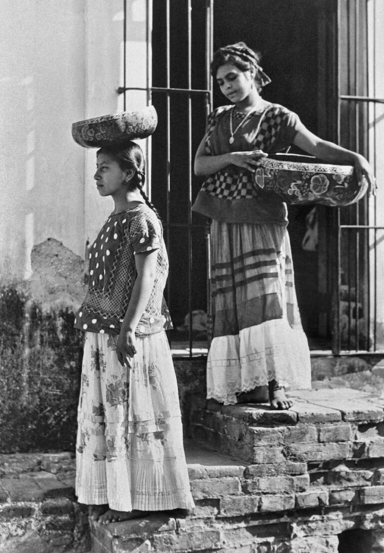 Tina Modotti, Mujeres Juicianas con Jigara, México, alrededor de 1929