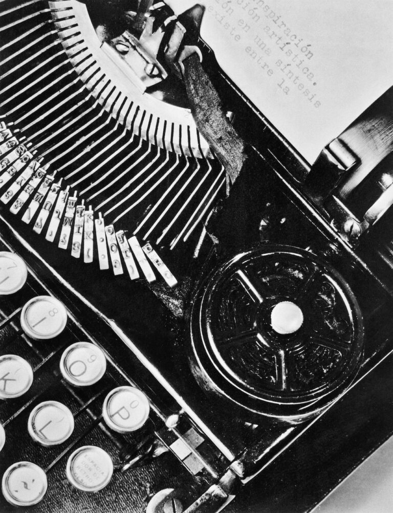 Tina Modotti, La máquina de escribir de Mella, México, 1928
