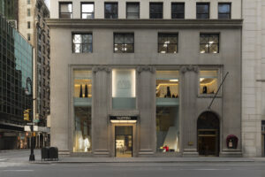 La boutique di Valentino a New York diventa uno spazio d’arte in collaborazione con un museo