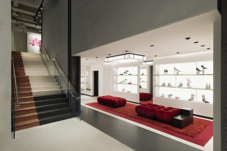 Valentino Madison Avenue. Valentino Garavani Accessories Collection (ground floor)