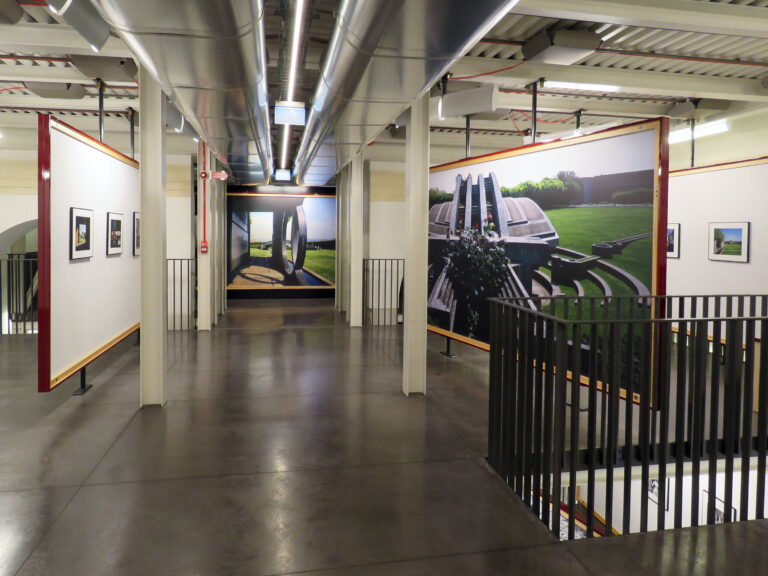 Vista dell’allestimento della mostra Carlo Scarpa, Sekiya Masaaki. Tracce d'architettura nel mondo di un fotografo giapponese, organizzata dalla Fondazione Benetton Studi Ricerche (Ca' Scarpa, Treviso). Crediti fotografici Daniela Colaci