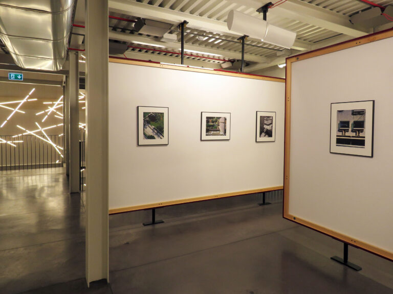 Vista dell’allestimento della mostra Carlo Scarpa, Sekiya Masaaki. Tracce d'architettura nel mondo di un fotografo giapponese, organizzata dalla Fondazione Benetton Studi Ricerche (Ca' Scarpa, Treviso). Crediti fotografici Daniela Colaci