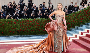 La moda del passato protagonista al Met Gala 2024. E al Metropolitan una mostra nostalgica