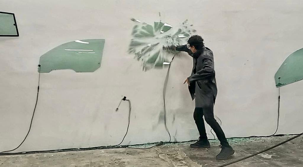 Alessandro Librio durante la live performance di apertura della mostra all'Haus Der Kunst dei Cantieri Culturali della Zisa