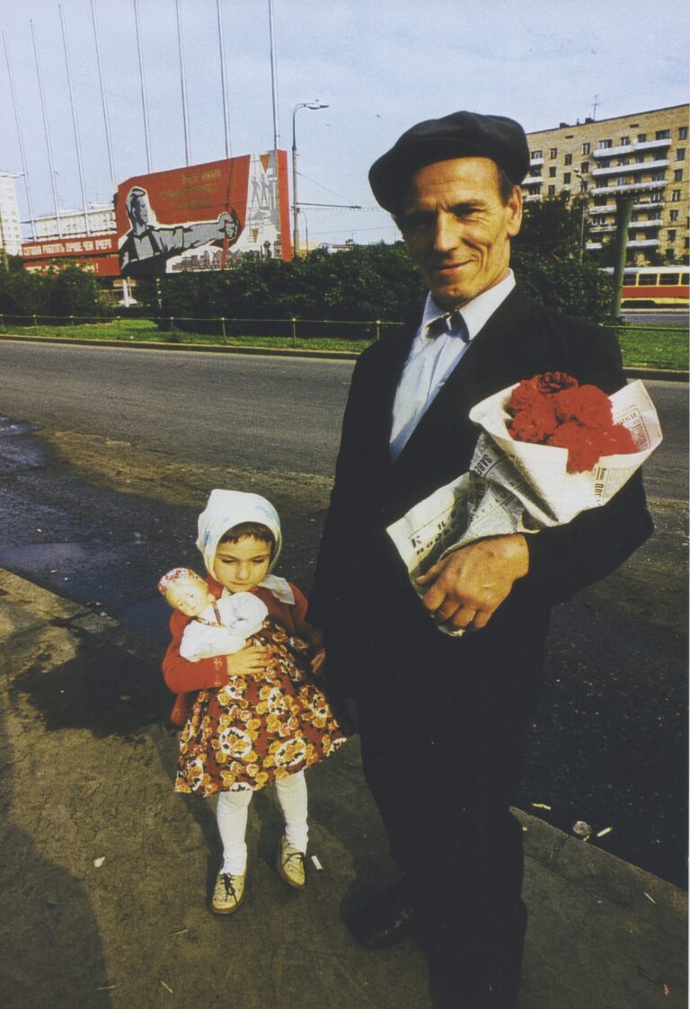 Boris Mikhaïlov, Dalla serie "Rosso", 1968-75. © Boris Mikhailov, VG Bild-Kunst, Bonn Germany | © Boris Mikhailov, by SIAE 2023. Courtesy Boris e Vita Mikhailov