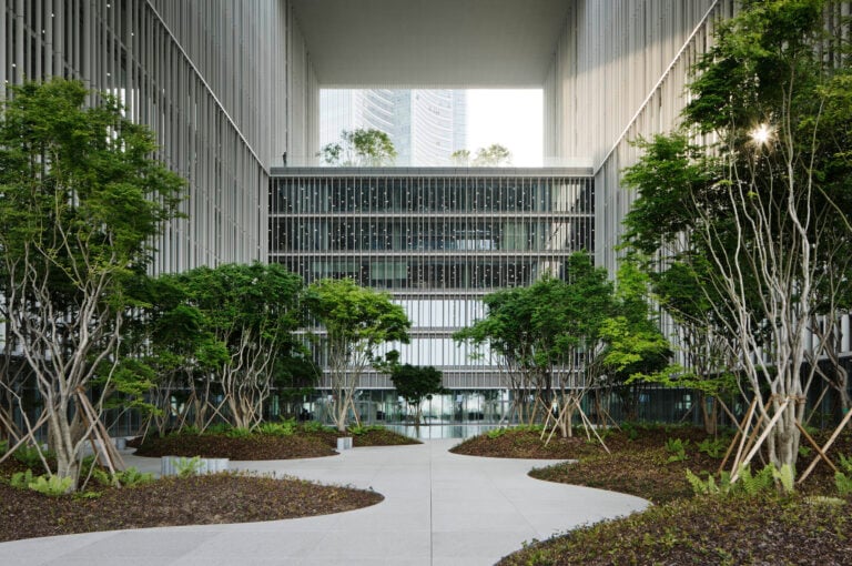 Amorepacific Headquarters, Seoul. Photo Noshe