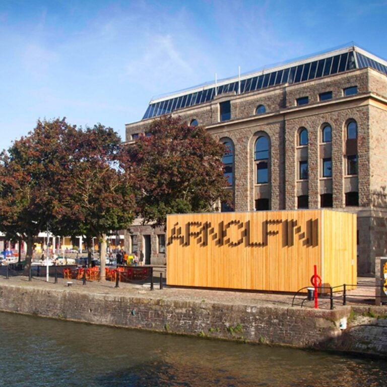 Il Centro Arnolfini di Bristol boicottato dagli artisti per aver censurato la cultura palestinese