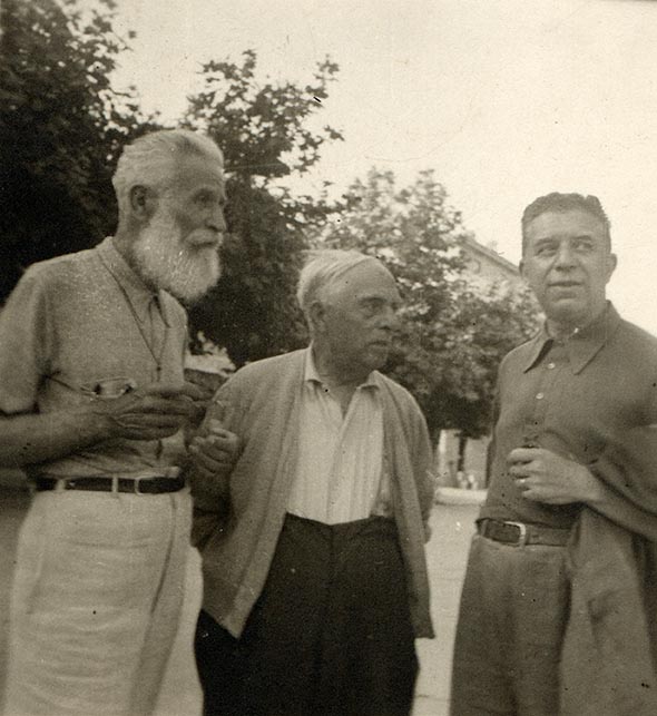 Carlo Carrà con Eugenio Montale ed Enrico Pea, 1946, © Archivio Carlo Carrà