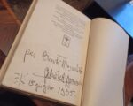 Castello di Castiglione del Terziere, dettaglio di un libro con dedica di Gabriele d'Annunzio a Benito Mussolini