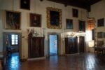 Interni del castello di Castiglione del Terziere. Ingresso