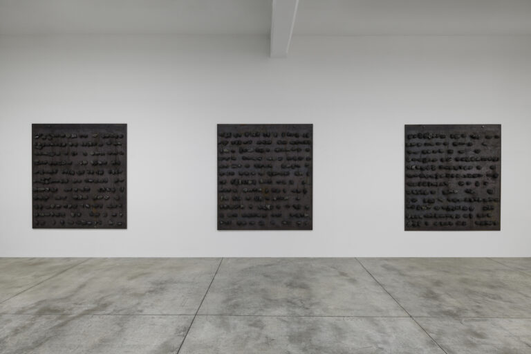 Jannis Kounellis, installation view at Cardi Gallery, Milano, 2023. Photo © Gianluca Di Ioia