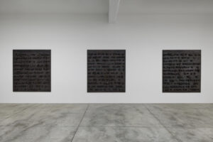 Dai materiali allo spazio. Jannis Kounellis in mostra a Milano