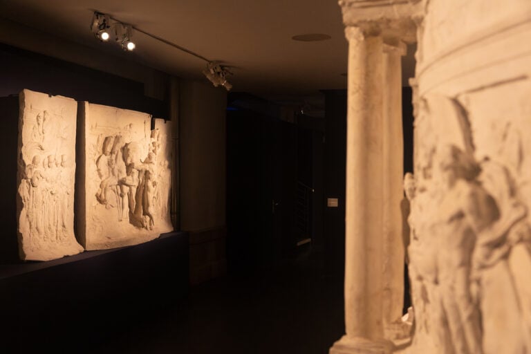 La Dea Roma e l'Altare della Patria, installation view at Vittoriano, Roma, 2023.P hoto di Paolo Roberto Santo © MiC