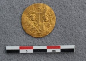 In Norvegia è stata ritrovata una moneta d’oro bizantina ultra rara grazie al metal detector