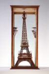 Maq. de la tour Eiffel, souvenir luxueux vendu sur la tour lors de l’Exposition universelle de 1889. Photo © CAPA MMF