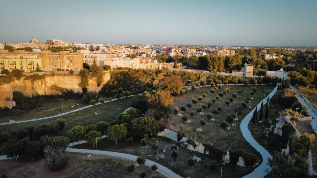 A Lecce inaugura (dopo 10 anni!) il Parco delle Cave progettato dall’architetto Alvaro Siza