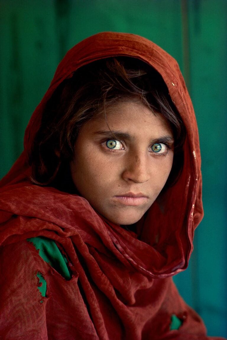 Peshawar Pakistan 1984 ©Steve McCurry Le icone di Steve McCurry a Pisa. La mostra fotografica agli Arsenali della Repubblica