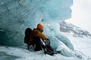 Jakob Kudsk Steensen, l’artista che fa rivivere un ghiacciaio che si sta sciogliendo 