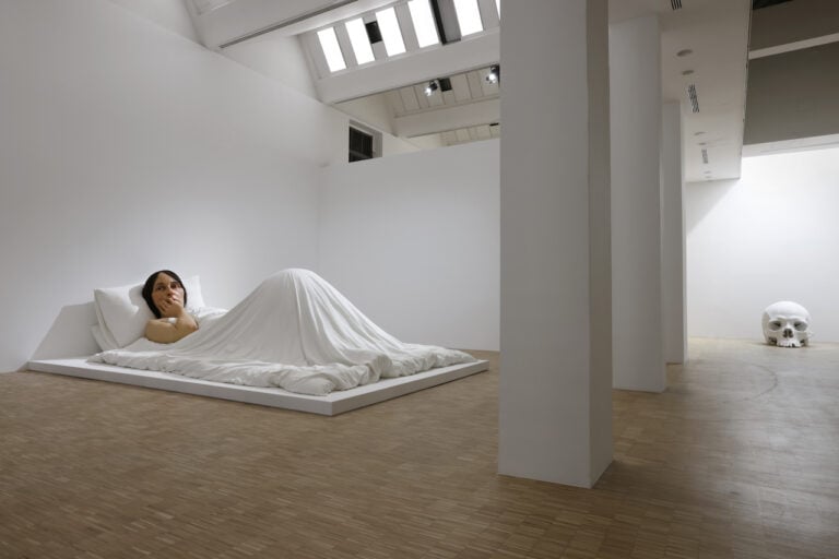 Ron Mueck, installation view at Triennale, Milano, 2023. Photo Gautier Deblonde