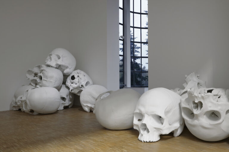 Ron Mueck, installation view at Triennale, Milano, 2023. Photo Gautier Deblonde