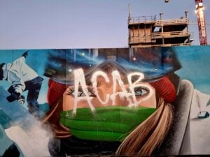 A Milano imbrattate le opere di street art che celebravano le Olimpiadi del 2026