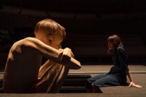 Arriva a teatro a Milano la Trilogia della città di K, romanzo-capolavoro di Ágota Kristóf