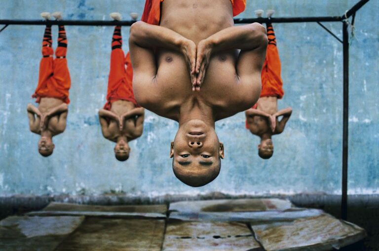 Zhengzhou Cina 2004 ©Steve McCurry Le icone di Steve McCurry a Pisa. La mostra fotografica agli Arsenali della Repubblica