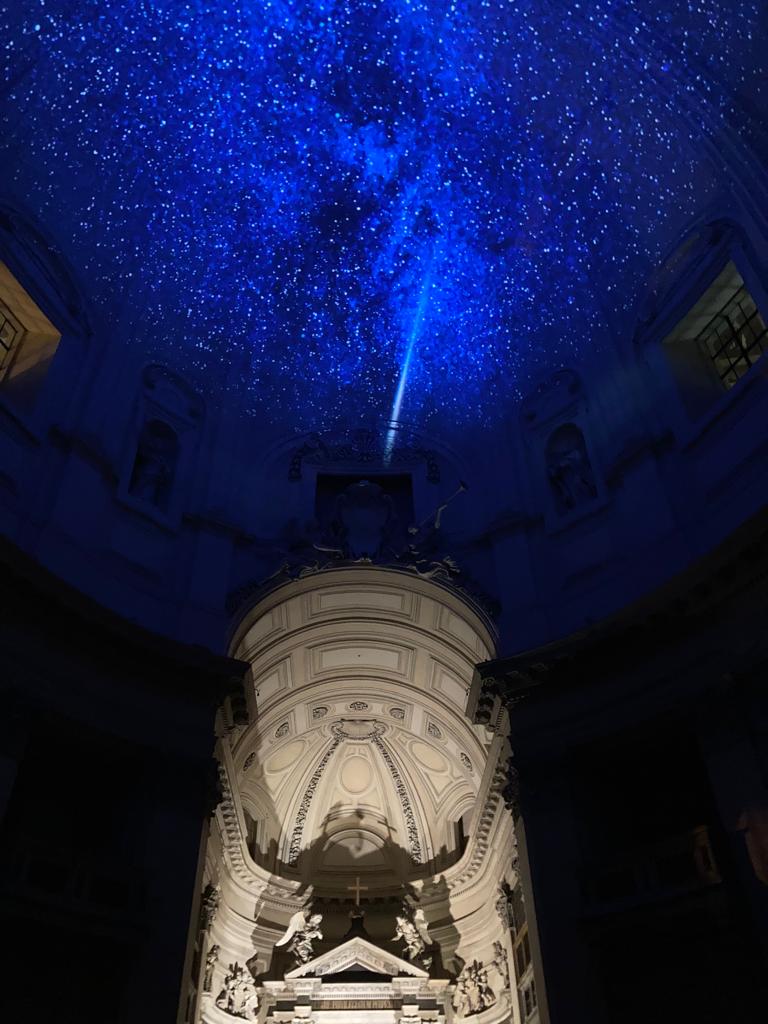 Cielo, l'installazione luminosa nella cupola del Bernini alla Chiesa degli Artisti di Roma