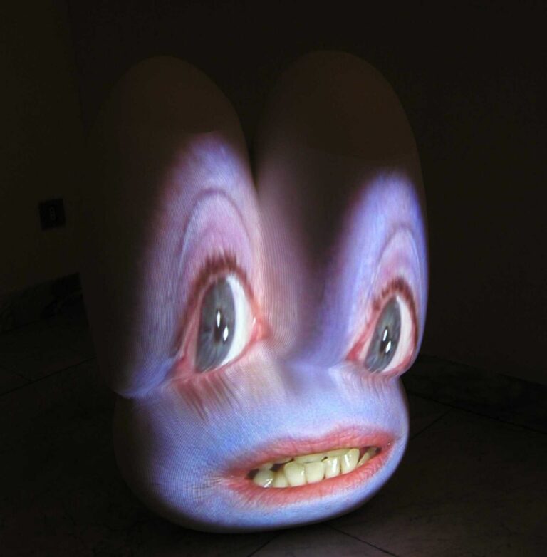 14 Tony Oursler Inc 2003 video e scultura in fibra di vetro cm 535x71x305 Collezione Golinelli Bologna 1179x1200 1 Arte Fiera 2024. A Bologna le mostre e gli eventi da non perdere durante l’art week