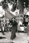 Sheba Chhachhi, Moloyshree (Jan Natya Manch) Performing ‘Aurat’, Delhi, 1980. Courtesy dell’artista.