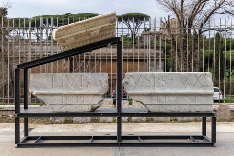 Frammenti del timpano del Tempio di Fortuna Muliebre dal Casale di Roma Vecchia, Parco degli Acquedotti