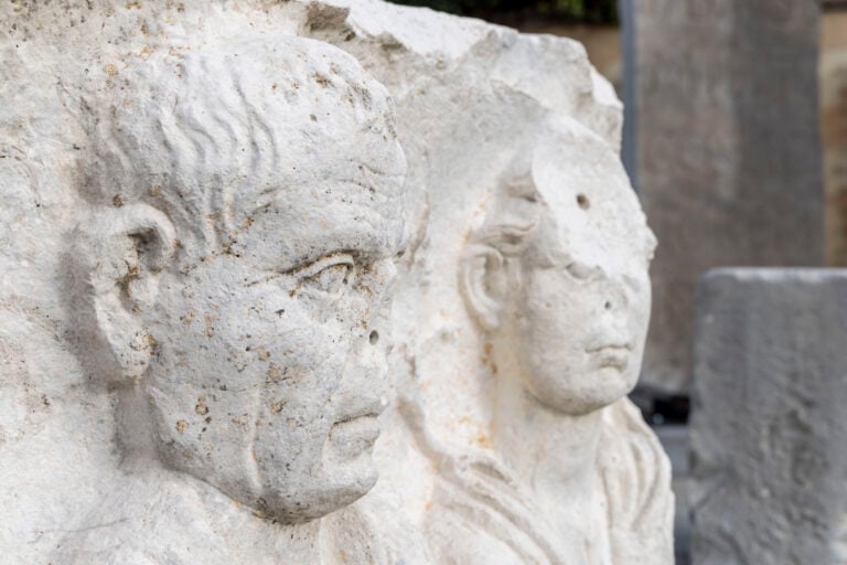 Rilievo con ritratti di coniugi defunti da villa Celimontana, Parco archeologico Celio