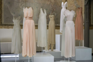 A Parigi la mostra che fa dialogare i couturier Azzedine Alaïa e Madame Grès