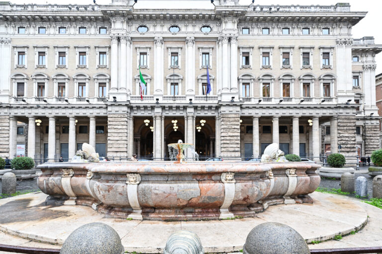 Galleria Alberto Sordi 098 Tutta l’arte della Galleria Alberto Sordi a Roma. Che riapre dopo restauri da 10 milioni