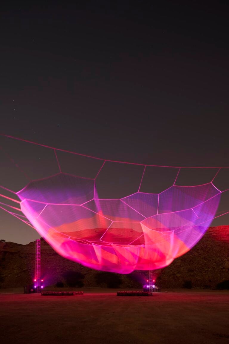 Janet Echelman, Earthtime 1.26 Riyadh, 2023. Image courtesy the artist and HAVAS. Photo © Noor Riyadh 2023, a Riyadh Art Program