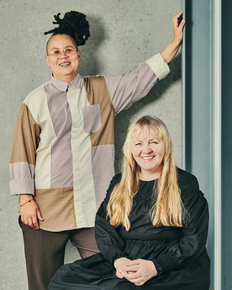 Meg Onli e Chrissie Iles, curatrici della Whitney-Biennial 2024. Photo Bryan Derballa