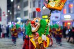 Morgestraich Basler Fasnacht Photo Courtesy Basel Tourismus Si avvicinano i tre giorni folli del Carnevale di Basilea. La storia