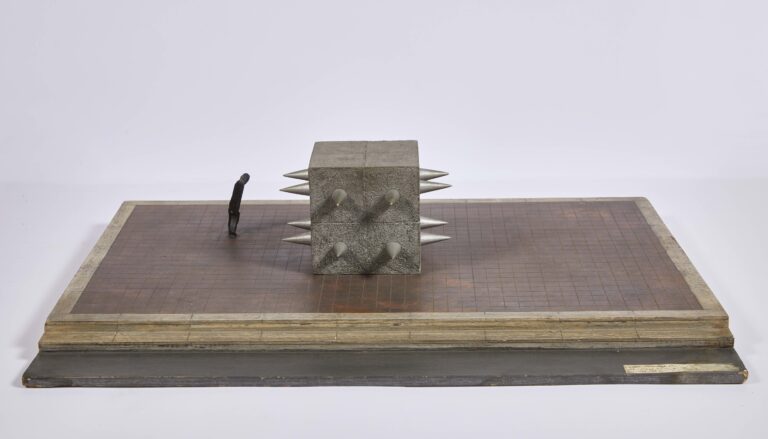 Scultura-Intervento, 1974, (Piazzetta Einaudi, Milano). legno, cartone, cemento e vernice, 14,2x70x52,5 cm, Mauro Staccioli museo archivio, Volterra