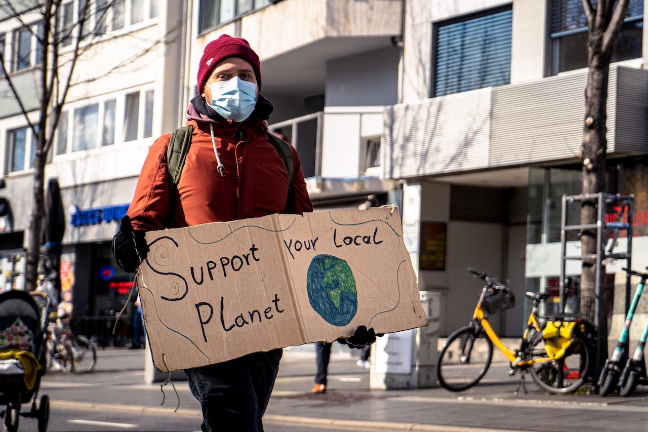 Proteste contro il cambiamento climatico. Photo Mika Baumeister via Unsplash