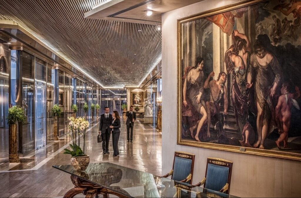 La storia dell’incredibile collezione d’arte dell’hotel Cavalieri Waldorf Astoria a Roma
