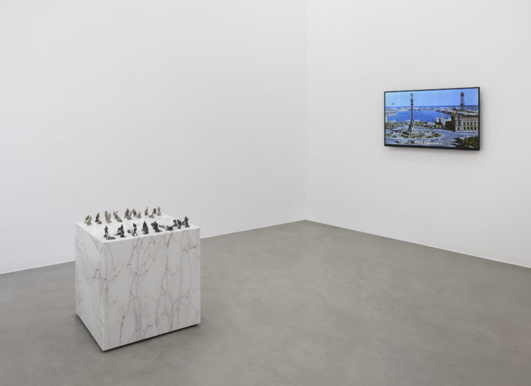 Runo Lagomarsino, Nobody Forgets Nothing, installation view at Francesca Minini, Milano. Photo Andrea Rossetti