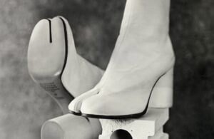 Storia delle Tabi di Margiela, le scarpe con la doppia punta ispirate al Giappone