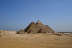 Al via il restauro della piramide di Giza. Ma egittologi e archeologi non lo vedono bene