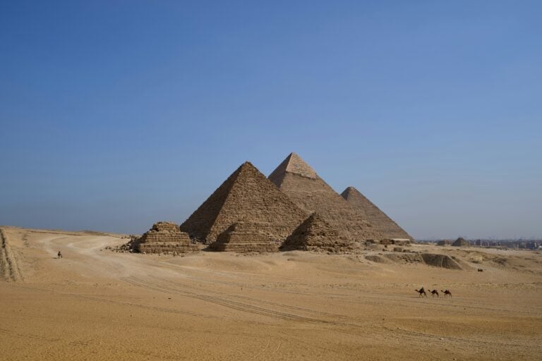 Al via il restauro della piramide di Giza. Ma egittologi e archeologi non lo vedono bene