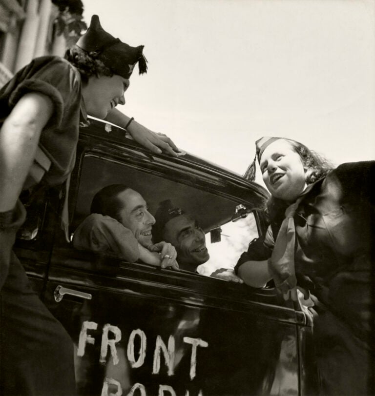 Gerda Taro. Miliziani repubblicani e auto del Fronte Popolare, 1936