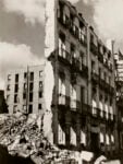 Robert Capa. Rimasugli dei palazzi, 1937