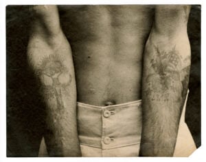 Tra simboli, riti e ornamenti. Una mostra sulla storia del tatuaggio a Milano