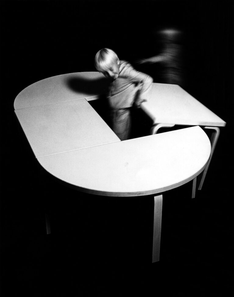 Alvar Aalto, Tavolo componibile per bambini, Artek Collection. Courtesy The Alvar Aalto Foundation. Photo Max Petrelius