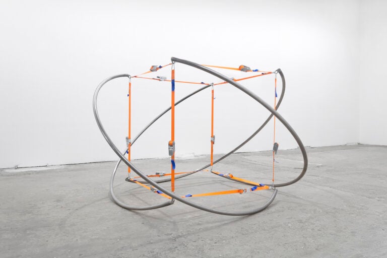 Michele Spanghero, Zero Sum (Hexahedron). Installation view della mostra L'esprit de l'escalier, Galleria Alberta Pane, 2023-2024, Venezia. Photo Michele Spanghero
