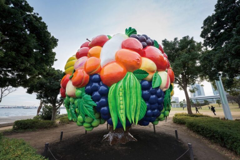 Choi Jeong Hwa, Fruit tree, 2001. Courtesy of Organizing Committee for Yokohama Triennale. Photo Kato Ken